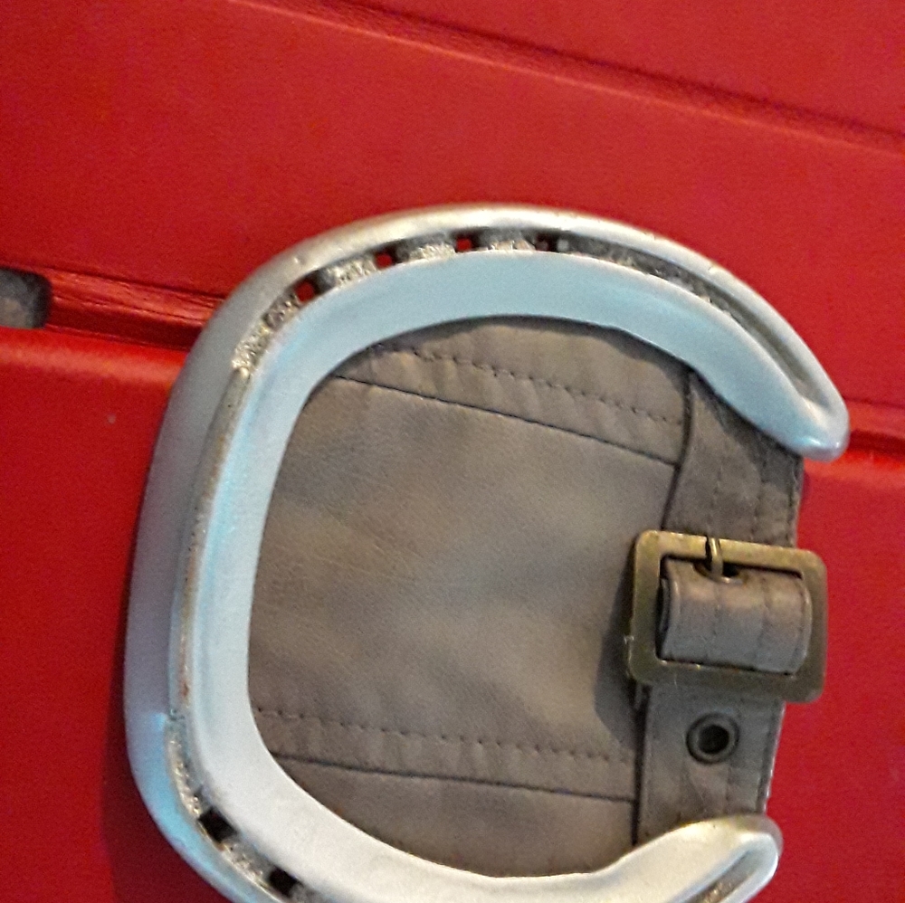Horseshoe coaster